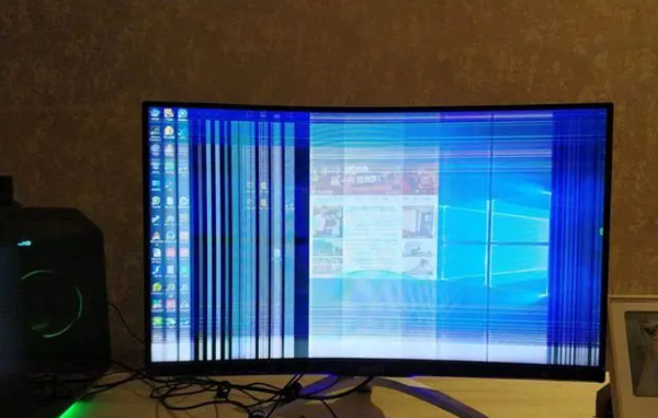 电脑花屏出现彩色线条怎么回事（教你从8个方面解决显示屏花屏的问题）